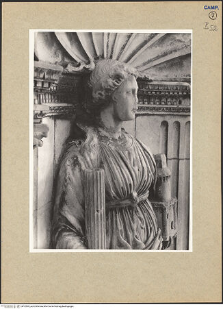 Vorderseite von ICCD [https://www.deutsche-digitale-bibliothek.de/content/lizenzen/rv-ez/] Triumphbogen Alfonsos VFortitudo - Detail: Oberkörper von links, bh102899_recto. Foto.