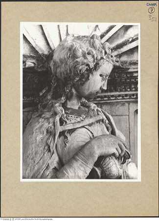 Vorderseite von ICCD [https://www.deutsche-digitale-bibliothek.de/content/lizenzen/rv-ez/] Triumphbogen Alfonsos VTemperantia - Detail: Kopf von links, bh102901_recto. Foto.