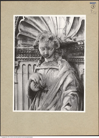 Vorderseite von ICCD [https://www.deutsche-digitale-bibliothek.de/content/lizenzen/rv-ez/] Triumphbogen Alfonsos VTemperantia - Detail: Oberkörper von rechts, bh102903_recto. Foto.