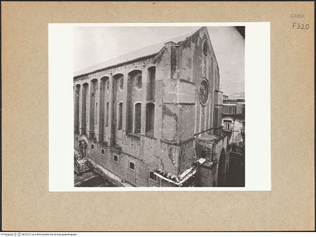 Vorderseite von Gabinetto Fotografico Nazionale [https://www.deutsche-digitale-bibliothek.de/content/lizenzen/rv-ez/] Santa Chiara - Fassade und Linke Flanke, bh103127_recto. Foto.