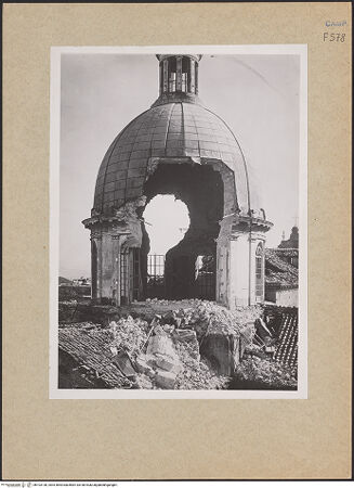 Vorderseite von ICCD [https://www.deutsche-digitale-bibliothek.de/content/lizenzen/rv-fz/] San Filippo Neri & Chiesa dei Girolamini - Ansicht nach den Bombentreffern (1943.02.20), bh103138_recto. Foto.