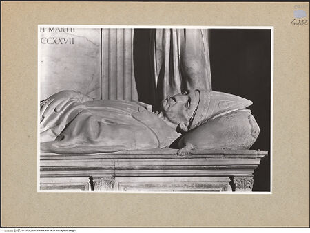 Vorderseite von ICCD [https://www.deutsche-digitale-bibliothek.de/content/lizenzen/rv-ez/] Grabmal des Kardinals Rinaldo Brancaccio (gest. 1427)Kardinal Rinaldo Brancaccio und Engel - Liegefigur, Detail, bh103154_recto. Foto.