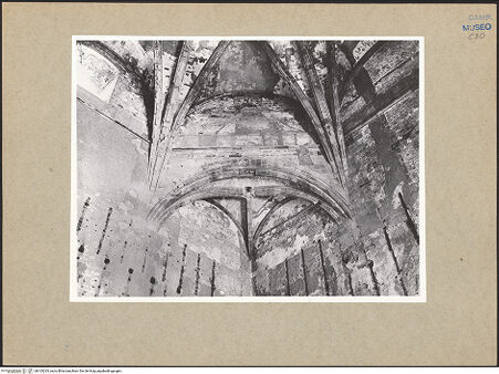 Vorderseite von ICCD [https://www.deutsche-digitale-bibliothek.de/content/lizenzen/rv-ez/] Castel NuovoSala dei Baroni - Gewölbe, bh103233_recto. Foto.