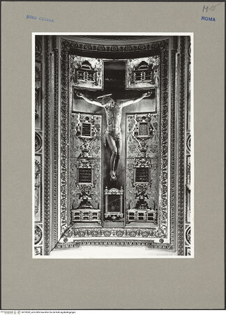 Vorderseite von ICCD [https://www.deutsche-digitale-bibliothek.de/content/lizenzen/rv-ez/] Reliquienschauwand mit Kruzifix - Gesamtansicht, bh103382_recto. Foto.