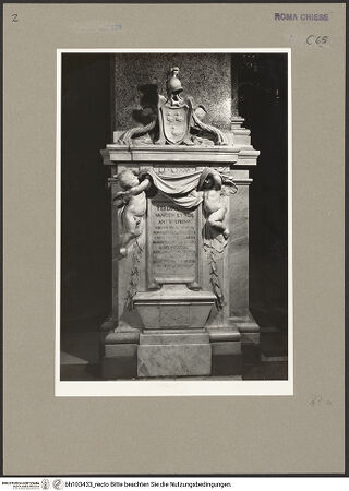 Vorderseite von ICCD [https://www.deutsche-digitale-bibliothek.de/content/lizenzen/rv-ez/] Grabmal für Ferdinand van den Eynde - Gesamtansicht, bh103433_recto. Foto.