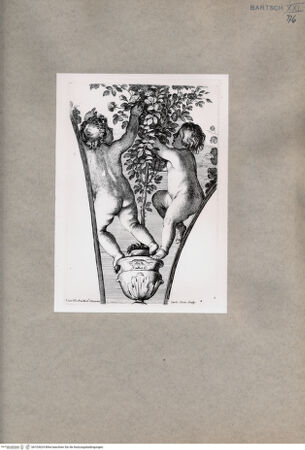 Vorderseite von  [http://creativecommons.org/publicdomain/mark/1.0/] Zwei Engel mit einem Rosenstock - , bh103624. Foto.