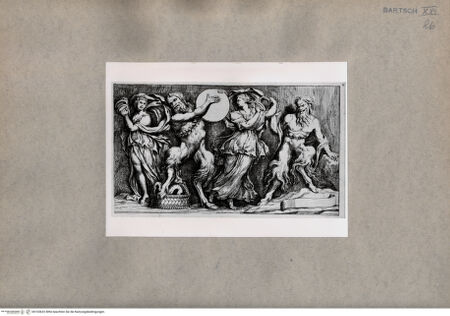 Vorderseite von  [http://creativecommons.org/publicdomain/mark/1.0/] Tamburin spielender Satyr - , bh103632. Foto.