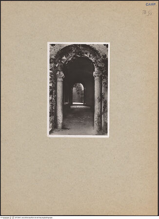 Vorderseite von unbekannt [https://www.deutsche-digitale-bibliothek.de/content/lizenzen/rv-ez/] Villa Rufolo - Eingang vom Hof, bh103901_recto. Foto.