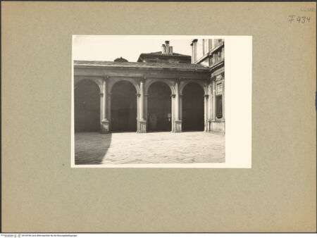 Vorderseite von Bibliotheca Hertziana [https://www.deutsche-digitale-bibliothek.de/content/lizenzen/rv-fz/] Santa Maria presso San Celso - Nordflügel, Teilansicht, bh104189_recto. Foto: Lotz, ?.