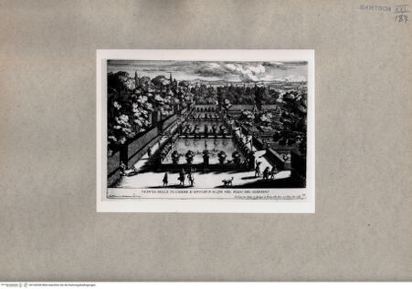 Vorderseite von  [http://creativecommons.org/publicdomain/mark/1.0/] Blick auf die Fischteiche und Wasserspiele - , bh104298. Foto.