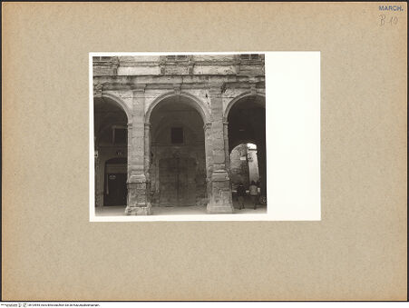 Vorderseite von unbekannt [https://www.deutsche-digitale-bibliothek.de/content/lizenzen/rv-fz/] Palazzo Arcivescovile - Detail: Portikus, bh104545_recto. Foto: Lotz.