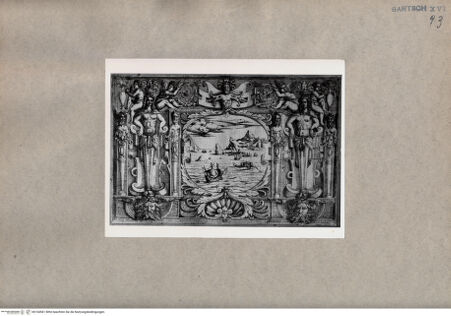 Vorderseite von  [http://creativecommons.org/publicdomain/mark/1.0/] Ornament einer eingerahmten Küstenlandschaft - , bh104561. Foto.