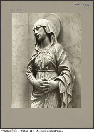 Vorderseite von Hutzel, Max [https://www.deutsche-digitale-bibliothek.de/content/lizenzen/rv-fz/] Altar mit Relief Christi am Kreuz mit Maria und dem heiligen Johannes - Detail: Maria, bh105121_recto. Foto: Hutzel, Max.