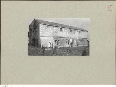 Vorderseite von Soergel, Gerda [https://www.deutsche-digitale-bibliothek.de/content/lizenzen/rv-fz/] San Leonardo di Siponto (Kloster und Hospiz)Ospedale dei Cavaliere Teutonici - Hospiz, Ansicht von Nordostenen, bh105483_recto. Foto: Soergel, Gerda.