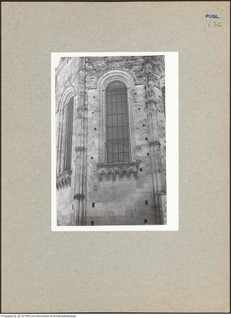 Vorderseite von Soergel, Gerda [https://www.deutsche-digitale-bibliothek.de/content/lizenzen/rv-fz/] Santa Caterina d'AlessandriaCappella Orsini - Detail: Ostfenster, bh105504_recto. Foto: Soergel, Gerda.