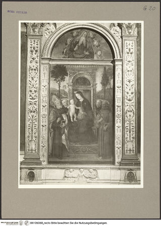 Vorderseite von Hutzel, Max [https://www.deutsche-digitale-bibliothek.de/content/lizenzen/rv-fz/] Madonna mit vier Heiligen (der hl. Augustinus links, der hl. Franz von Assisi rechts), darüber Lünette mit Gottvater - Detail: Die thronende Madonna, umgeben von Heilige, bh106068_recto. Foto: Hutzel, Max.