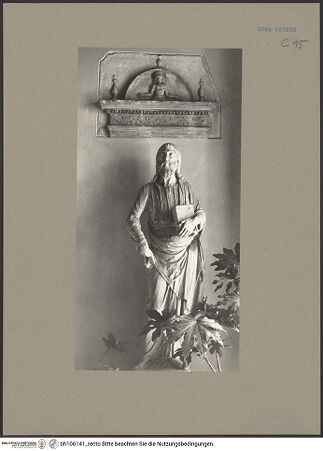 Vorderseite von Hutzel, Max [https://www.deutsche-digitale-bibliothek.de/content/lizenzen/rv-ez/] Heiliger Johannes - Gesamtansicht im Kreuzgang, darüber Relieffragment eines Tabernakels (?), bh106141_recto. Foto.