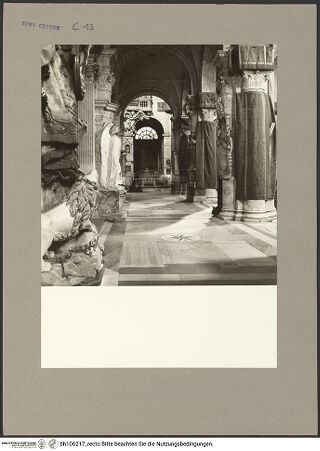 Vorderseite von Hutzel, Max [https://www.deutsche-digitale-bibliothek.de/content/lizenzen/rv-fz/] Santa Maria del PopoloLinkes nördliches Seitenschiff - Nördliches Seitenschiff, Blick gen Chornebenkapelle, bh106217_recto. Foto: Hutzel, Max.