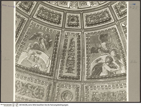 Vorderseite von Hutzel, Max [https://www.deutsche-digitale-bibliothek.de/content/lizenzen/rv-fz/] Der segnende Gottvater umgeben von Personifikationen der Gestirne - Detail: Kuppelsegment, bh106228_recto. Foto: Hutzel, Max.