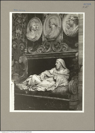 Vorderseite von unbekannt [https://www.deutsche-digitale-bibliothek.de/content/lizenzen/rv-ez/] KapellenaussstattungGrabmonument von Giovanni Spada - Liegefigur und Bildnismedaillons, bh106666_recto. Foto: Hutzel, Max.