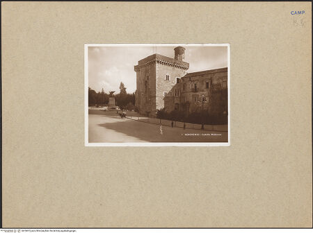 Vorderseite von unbekannt [https://www.deutsche-digitale-bibliothek.de/content/lizenzen/rv-ez/] Rocca dei Rettori - Ansicht von Süden, bh106912_recto. Foto.