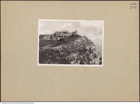 Vorderseite von unbekannt [https://www.deutsche-digitale-bibliothek.de/content/lizenzen/rv-ez/] Villa Jovis - Ansicht, bh106944_recto. Foto.