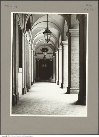 Vorderseite von unbekannt [https://www.deutsche-digitale-bibliothek.de/content/lizenzen/rv-fz/] Santa Maria in VallicellaCortile minore - , bh107591_recto. Foto: Hutzel, Max.