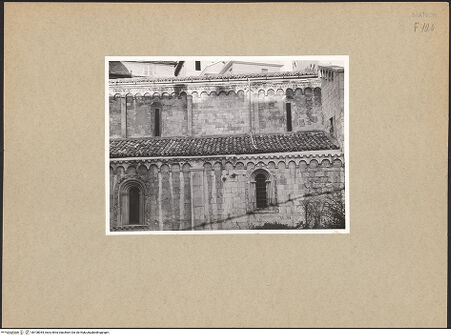 Vorderseite von Stopfel [https://www.deutsche-digitale-bibliothek.de/content/lizenzen/rv-ez/] Santa Maria della PiazzaSüdfassade - Teilansicht, bh108054_recto. Foto.