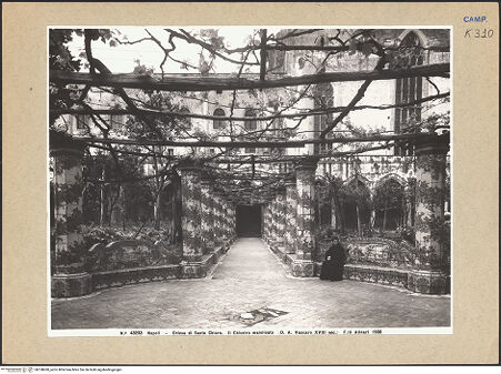 Vorderseite von Alinari [https://www.deutsche-digitale-bibliothek.de/content/lizenzen/rv-ez/] Santa ChiaraKreuzgang der Klarissen (Chiostro Maiolicato) - Ansicht von Südosten, bh108438_recto. Foto.