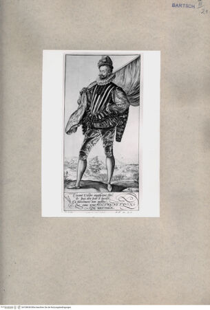 Vorderseite von  [http://creativecommons.org/publicdomain/mark/1.0/] Offizier mit einer Fahne über der rechten Schulter - , bh108638. Foto.