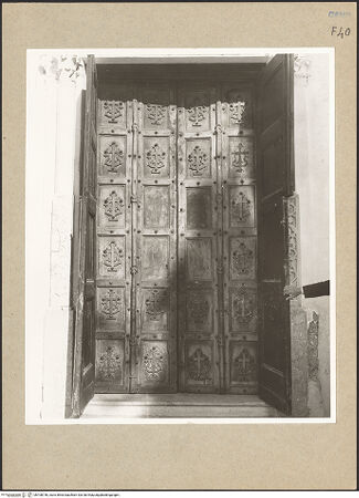 Vorderseite von Bibliotheca Hertziana [https://www.deutsche-digitale-bibliothek.de/content/lizenzen/rv-fz/] Hauptportal - Teilansicht, bh108736_recto. Foto: Lehmann-Brockhaus, Otto.