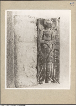 Vorderseite von Bibliotheca Hertziana [https://www.deutsche-digitale-bibliothek.de/content/lizenzen/rv-fz/] Grabplatte der Clementia Freccia (gest. 1363) - Gesamtansicht, bh108738_recto. Foto: Lehmann-Brockhaus, Otto.