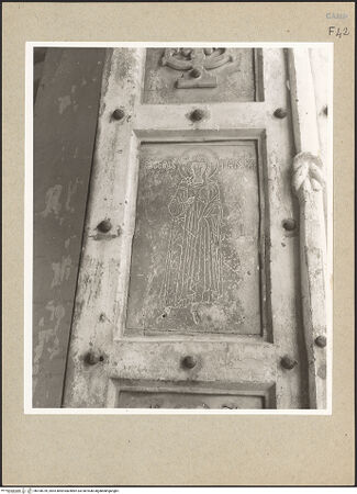 Vorderseite von Bibliotheca Hertziana [https://www.deutsche-digitale-bibliothek.de/content/lizenzen/rv-fz/] Bronzetür - Detail: Der heilige Sebastian, bh108739_recto. Foto: Lehmann-Brockhaus, Otto.