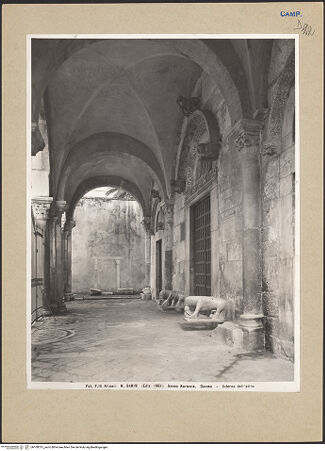 Vorderseite von Alinari [https://www.deutsche-digitale-bibliothek.de/content/lizenzen/rv-ez/] Duomo - Blick in die Portikus, bh109315_recto. Foto.