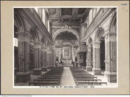 Vorderseite von Alinari [https://www.deutsche-digitale-bibliothek.de/content/lizenzen/rv-ez/] Collegiata di San Michele Arcangelo - Blick zum Altar, bh109316_recto. Foto.