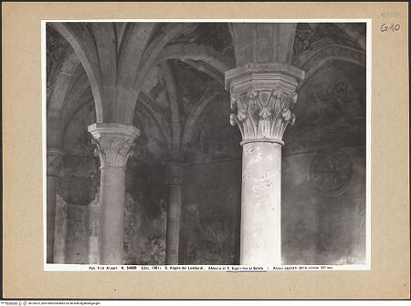 Vorderseite von Alinari [https://www.deutsche-digitale-bibliothek.de/content/lizenzen/rv-ez/] Abbazia di San Guglielmo al GoletoChiesa superiore di San Luca - Inneres, Mittelsäulen, bh109322_recto. Foto.