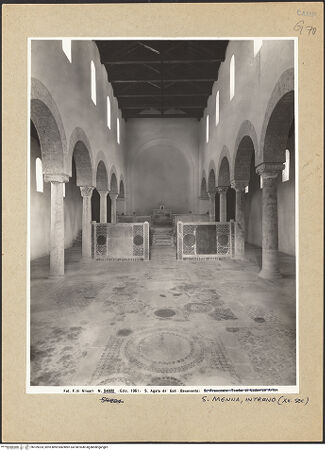 Vorderseite von Alinari [https://www.deutsche-digitale-bibliothek.de/content/lizenzen/rv-ez/] San Menna - Blick in Richtung Chor, bh109324_recto. Foto.