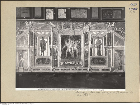 Vorderseite von Alinari [https://www.deutsche-digitale-bibliothek.de/content/lizenzen/rv-ez/] Offerenten, Silenus, Hermes, Nymphe mit Pegasus - Gesamtansicht, bh109348_recto. Foto.