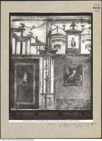 Vorderseite von Alinari [https://www.deutsche-digitale-bibliothek.de/content/lizenzen/rv-ez/] Architekturprospekten mit dem Tod des Narcissus - Gesamtansicht, bh109415_recto. Foto.