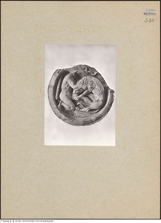 Vorderseite von unbekannt [https://www.deutsche-digitale-bibliothek.de/content/lizenzen/rv-ez/] Herkules erstickt den Nemeischen Löwen (aus Fratte, Salerno) - Gesamtansicht, bh109457_recto. Foto.