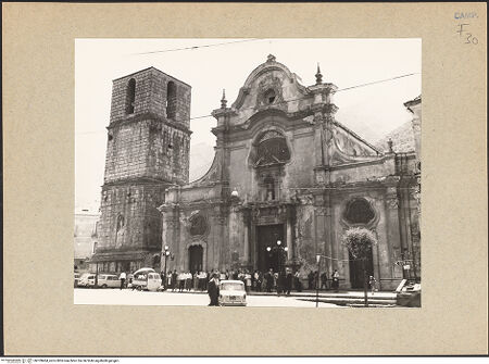 Vorderseite von Bibliotheca Hertziana [https://www.deutsche-digitale-bibliothek.de/content/lizenzen/rv-fz/] Collegiata di San Michele Arcangelo - Seitenansicht, bh109464_recto. Foto.