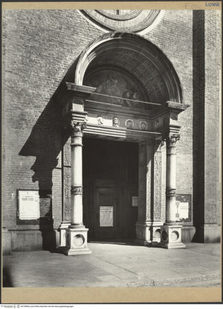 Vorderseite von Paoletti [https://www.deutsche-digitale-bibliothek.de/content/lizenzen/rv-ez/] Hauptportal - Seitenansicht, bh109859_recto. Foto: Paoletti (Milano).