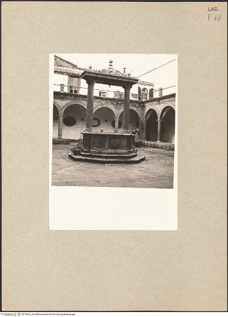 Vorderseite von Bibliotheca Hertziana [https://www.deutsche-digitale-bibliothek.de/content/lizenzen/rv-fz/] Brunnen - , bh110913_recto. Foto: Lehmann-Brockhaus, Otto.