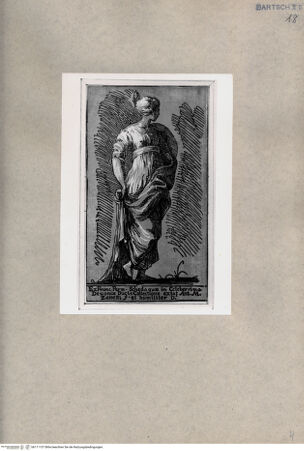Vorderseite von British Museum [https://www.deutsche-digitale-bibliothek.de/content/lizenzen/rv-ez/] Frau mit gerafftem Gewand - , bh111157. Foto.