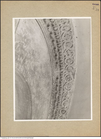 Vorderseite von Hutzel, Max [https://www.deutsche-digitale-bibliothek.de/content/lizenzen/rv-ez/] Hauptportal - Archivolte, Detail, bh111299_recto. Foto: Hutzel, Max.