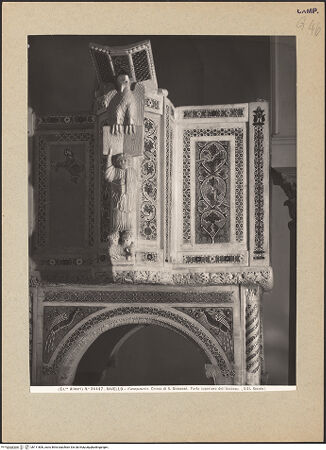 Vorderseite von Alinari [https://www.deutsche-digitale-bibliothek.de/content/lizenzen/rv-ez/] Lesepult, bh111806_recto. Foto.