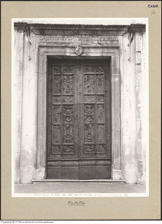 Vorderseite von Alinari [https://www.deutsche-digitale-bibliothek.de/content/lizenzen/rv-ez/] Türrahmen und Tür mit auferstandenem Christus, Madonna und den Heiligen Peter und Paul - Gesamtansicht, bh111809_recto. Foto.