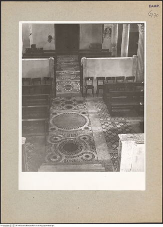 Vorderseite von Hutzel, Max [https://www.deutsche-digitale-bibliothek.de/content/lizenzen/rv-ez/] Fußbodenmosaik - Teilansicht in Richtung Innenfassade, bh111850_recto. Foto: Hutzel, Max.