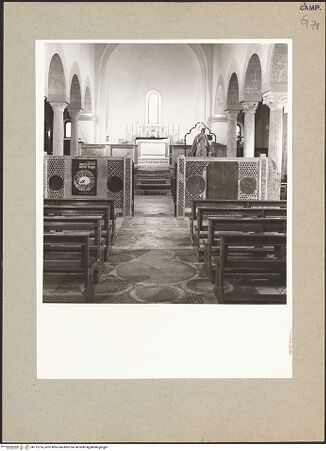 Vorderseite von Hutzel, Max [https://www.deutsche-digitale-bibliothek.de/content/lizenzen/rv-ez/] San Menna - Blick in Richtung Chor, bh112214_recto. Foto: Hutzel, Max.