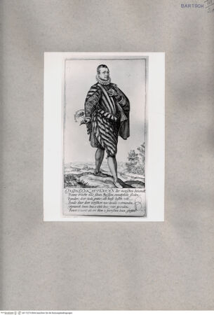 Vorderseite von British Museum [https://www.deutsche-digitale-bibliothek.de/content/lizenzen/rv-ez/] Porträt eines stehenden Mannes mit zwei Blumen in der rechten Hand - , bh112274. Foto.